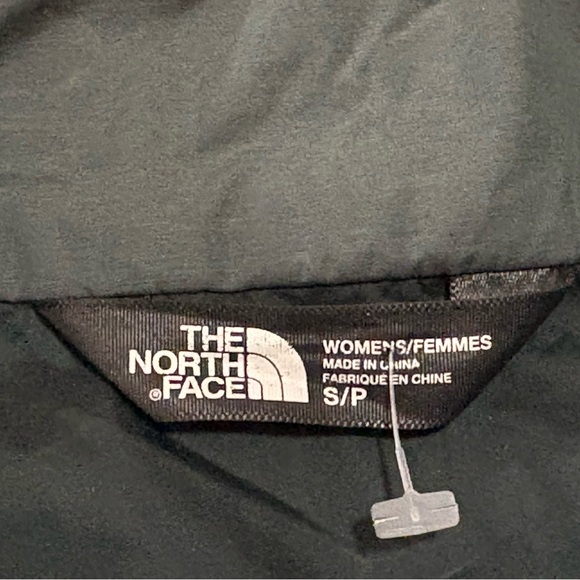 The North Face Women's Quilted Puffer Jacket - Dark Olive Green - Picture 5 of 10